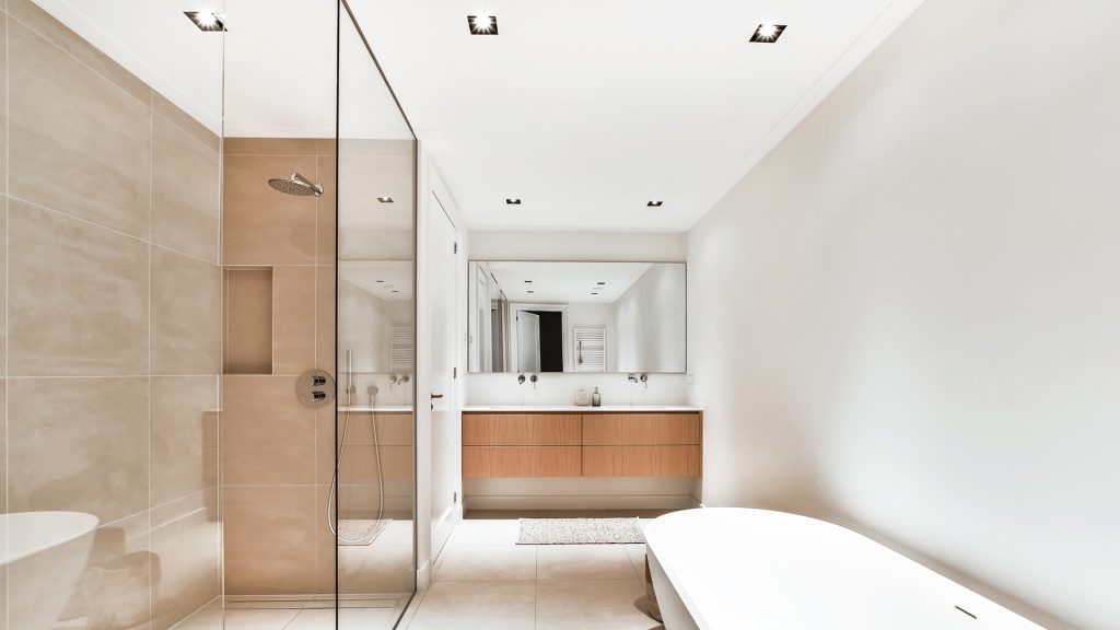 Renovasi Plafon Kamar Mandi Modern dengan Ceiling Board