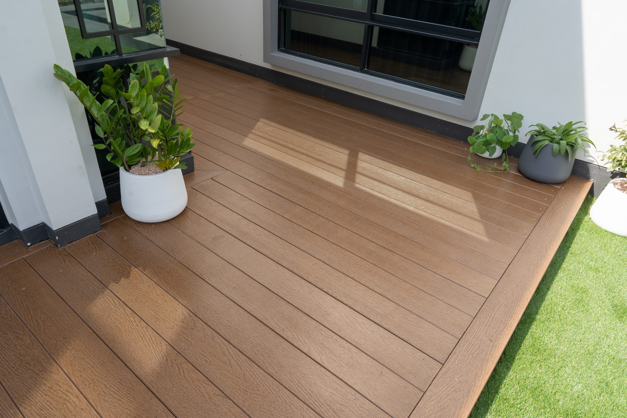 shera-color-through-floor-plank-cassia-texture-chestnut-brown1